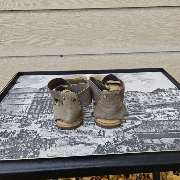 Sorel Ella cross-strap sandals taupe size 6 - Picture 4 of 9